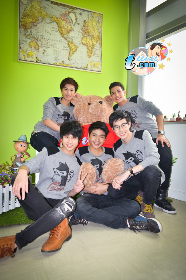  5หนุ่มบอยแบนด์ “Mad Monkeys”