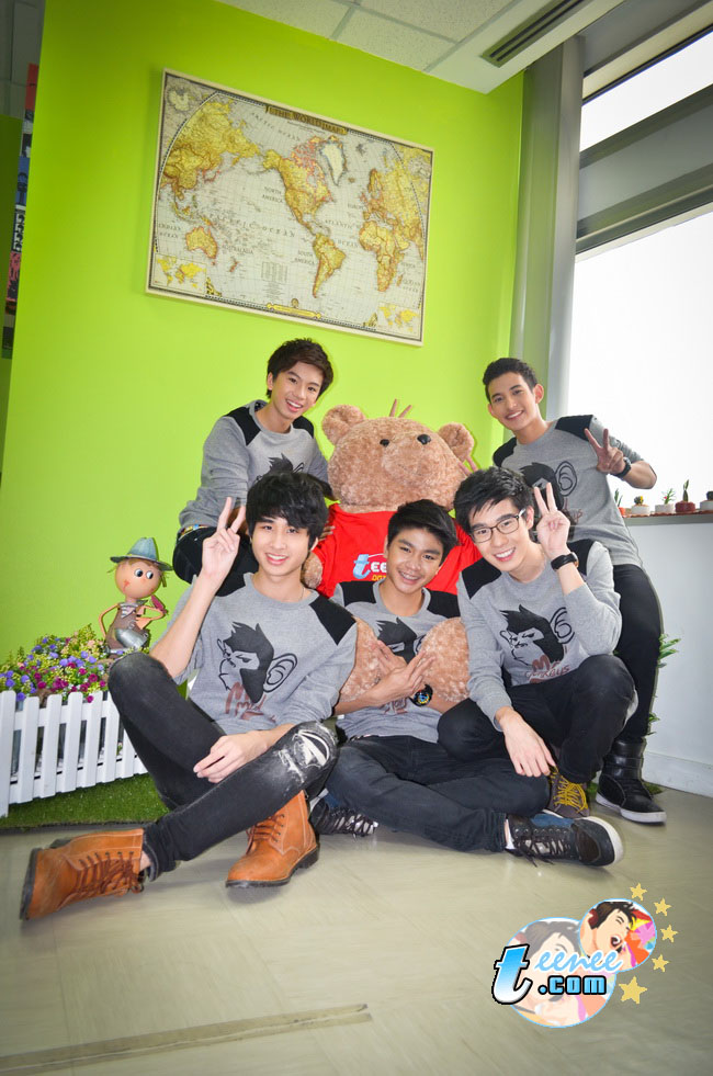  5หนุ่มบอยแบนด์ “Mad Monkeys”