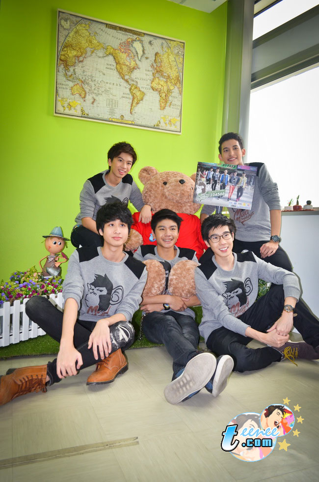  5หนุ่มบอยแบนด์ “Mad Monkeys”