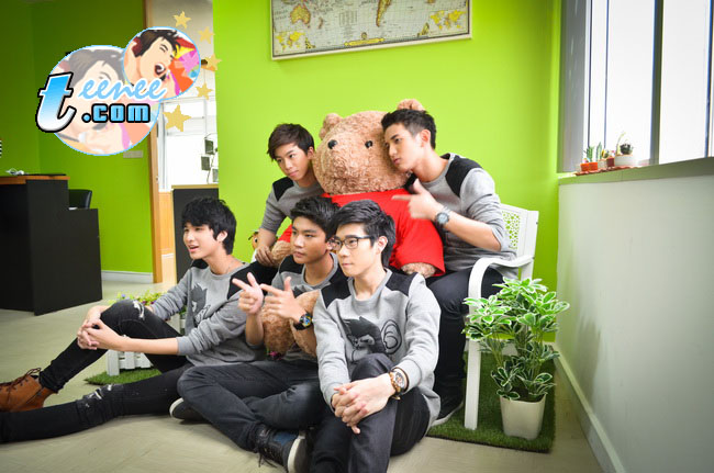 5หนุ่มบอยแบนด์ “Mad Monkeys”