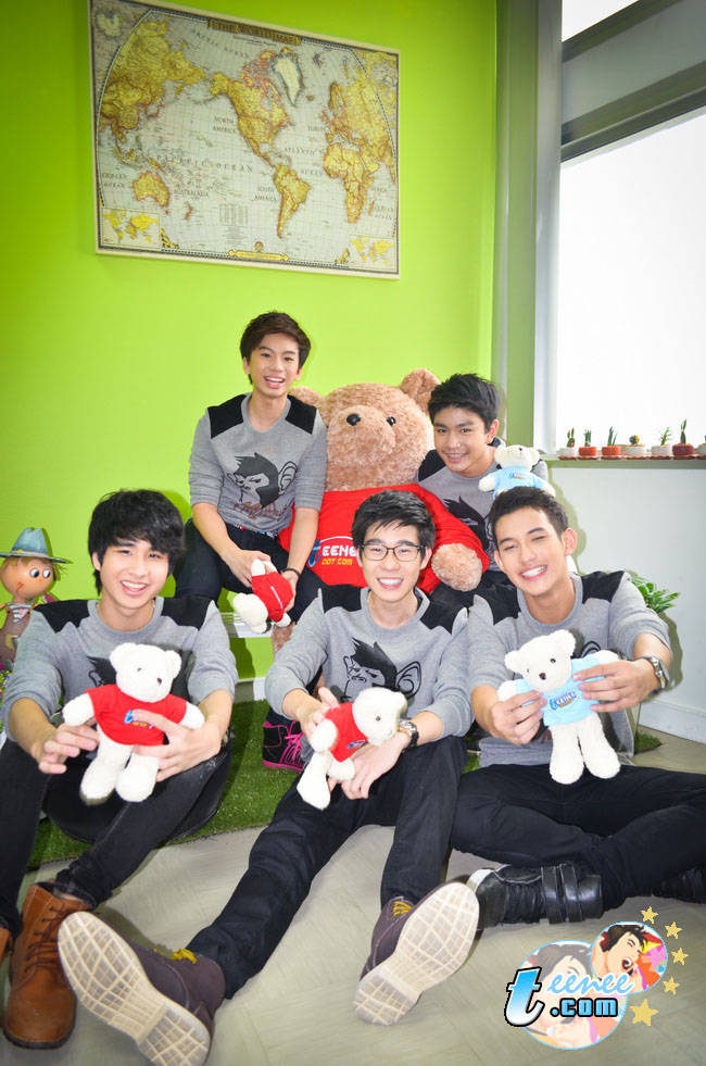 5หนุ่มบอยแบนด์ “Mad Monkeys”