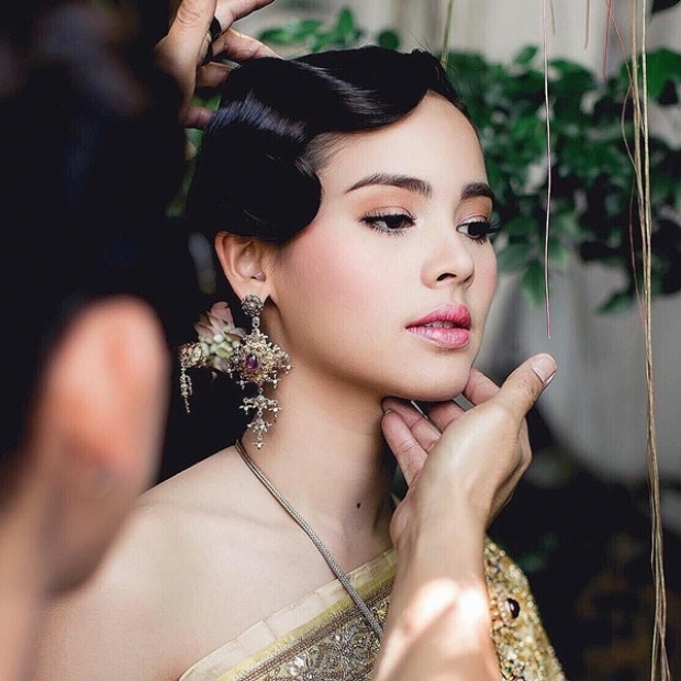 ญาญ่า อุรัสยา สวมชุดไทยสุดเลอค่า สวยหวานราวกับนางในวรรณคดี