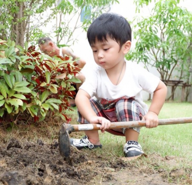 อัปเดตภาพ “น้องเลโก้” ลูกชายของคุณพ่อ “เอ พศิน” บอกเลยยิ่งโตยิ่งหล่อมาก!!!