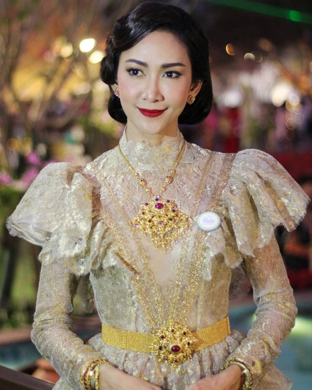 ส่อง ‘ยุ้ย จีรนันท์’ สวมชุดไทยประยุกต์ ร่วมงานอุ่นไอรัก งดงามแบบย้อนยุค!