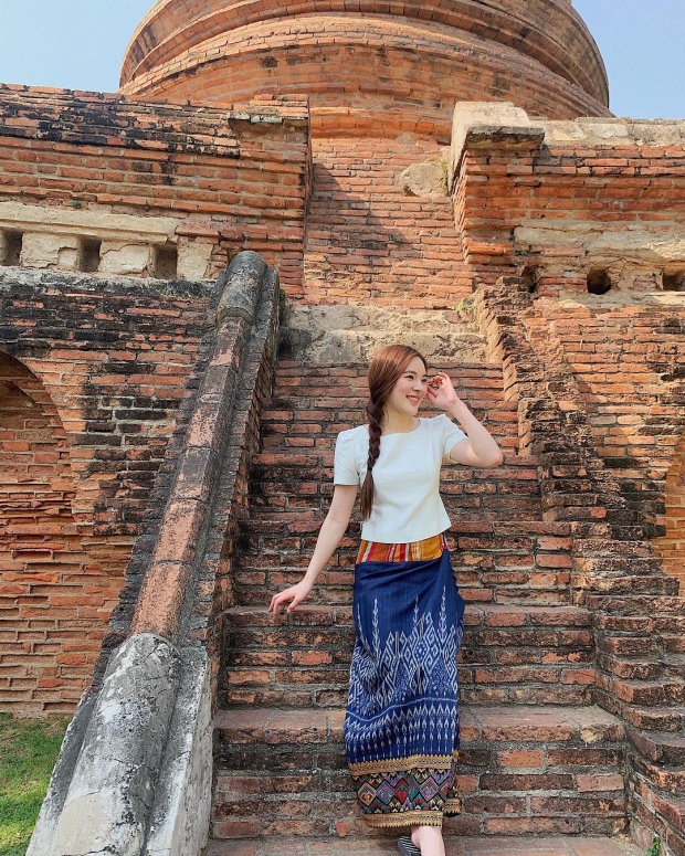 ปันปัน ในลุคสุดเรียบร้อย ถักเปียเข้าวัดเดินสายทำบุญ