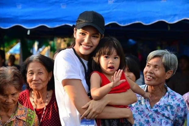 กำลังใจสร้างรอยยิ้มได้! ‘ฟ้าใส’ รวมพลังทีม MUT2019 ลงพื้นที่น้ำท่วมอุบลฯ