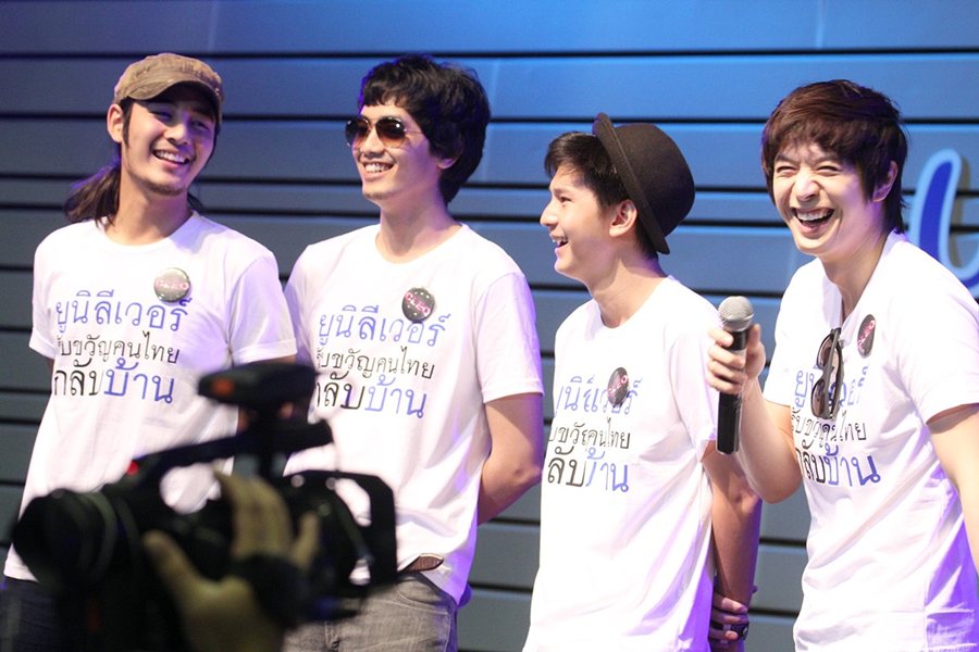 รวมดาราช่วยแพ็คของ งาน Unilever 