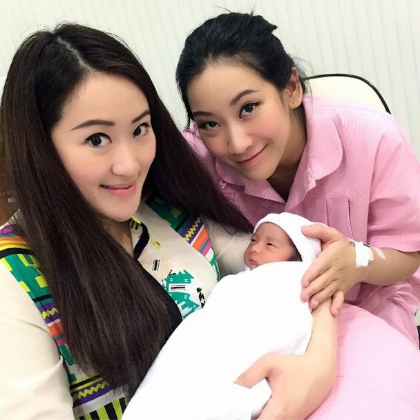 ลูกแฝดของสาว เอม พินทองทา