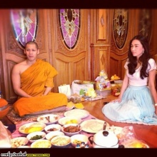 PIX::คุณนายนุ่นถวายเพลพระซี