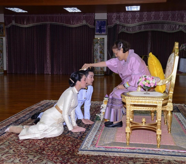  บี มาติกา เผยภาพสมเด็จพระกนิษฐาธิราชเจ้าฯ  ทรงพระราชทานน้ำสังข์ ในพิธีสมรสพระราชทาน