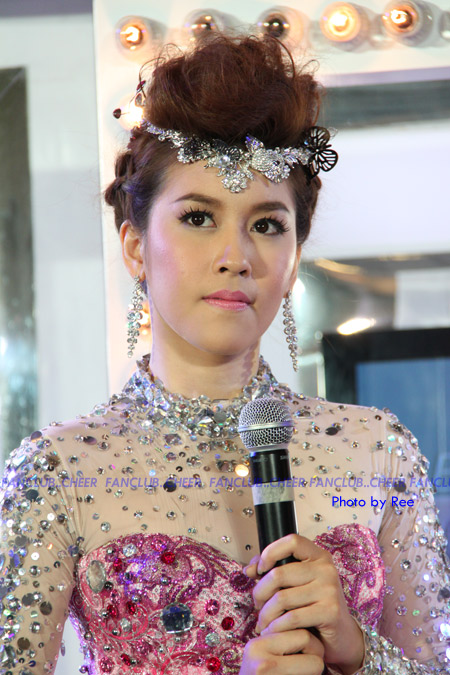 เชียร์ ฑิฆัมพร