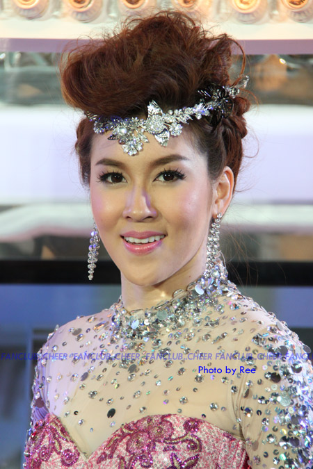 เชียร์ ฑิฆัมพร