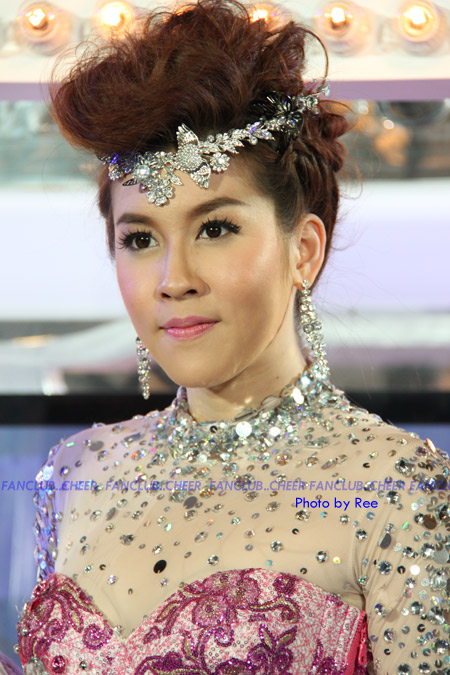 เชียร์ ฑิฆัมพร