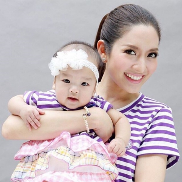 สายแดนซ์มาเอง ! น้องปีใหม่ ลูกแม่แอฟ โชว์ความน่ารัก เต้นดุกดิก