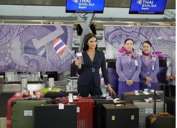  ย้อนดูแฟชั่นสนามบินสุดปัง ของ น้ำตาล ชลิตา มิสยูนิเวิร์สไทยแลนด์ 2016