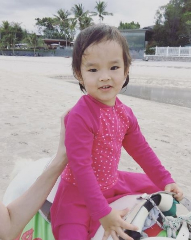 แอบส่อง น้องปีใหม่ ในชุดว่ายน้ำ คุณแม่แอฟงามอย่างไทย ลูกสาวจะน่ารักเรียบร้อยขนาดไหนนะ??