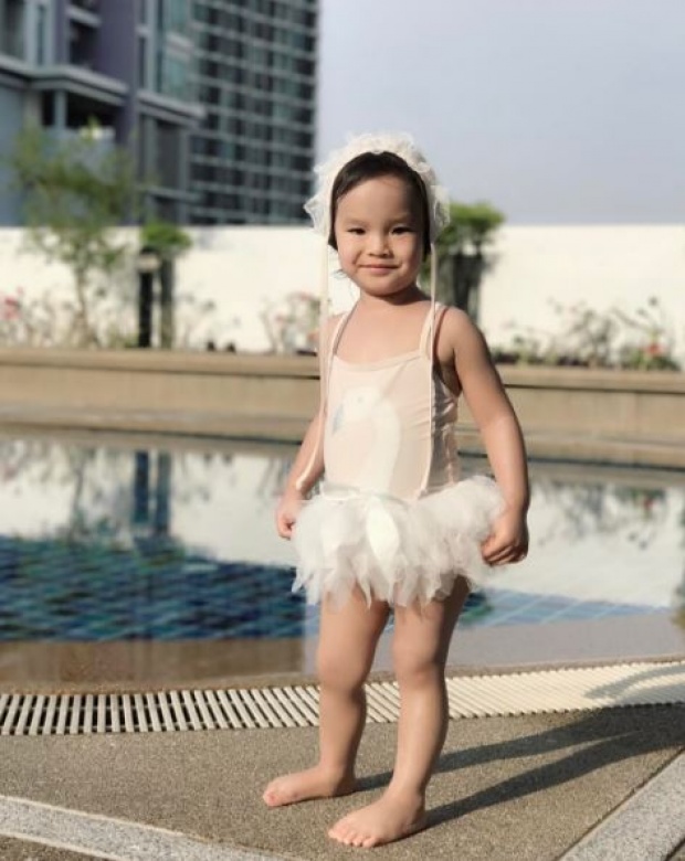 แอบส่อง น้องปีใหม่ ในชุดว่ายน้ำ คุณแม่แอฟงามอย่างไทย ลูกสาวจะน่ารักเรียบร้อยขนาดไหนนะ??