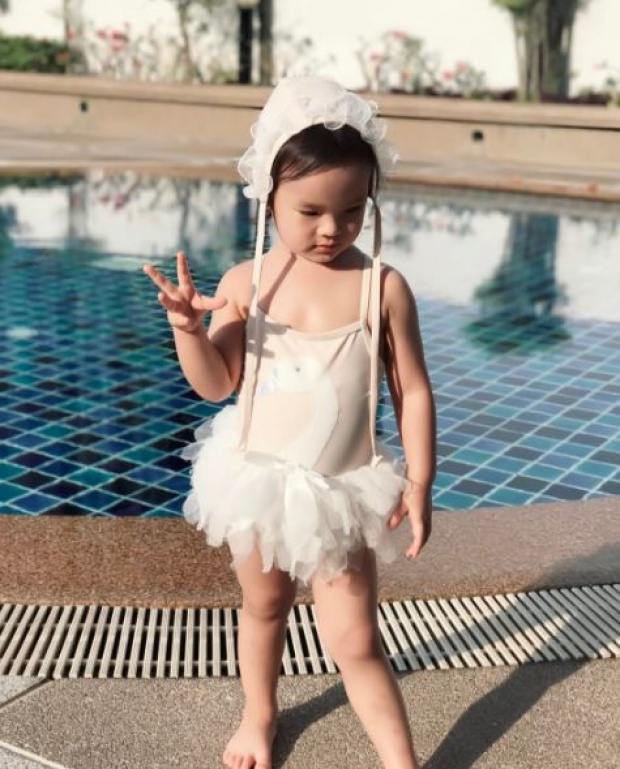 แอบส่อง น้องปีใหม่ ในชุดว่ายน้ำ คุณแม่แอฟงามอย่างไทย ลูกสาวจะน่ารักเรียบร้อยขนาดไหนนะ??