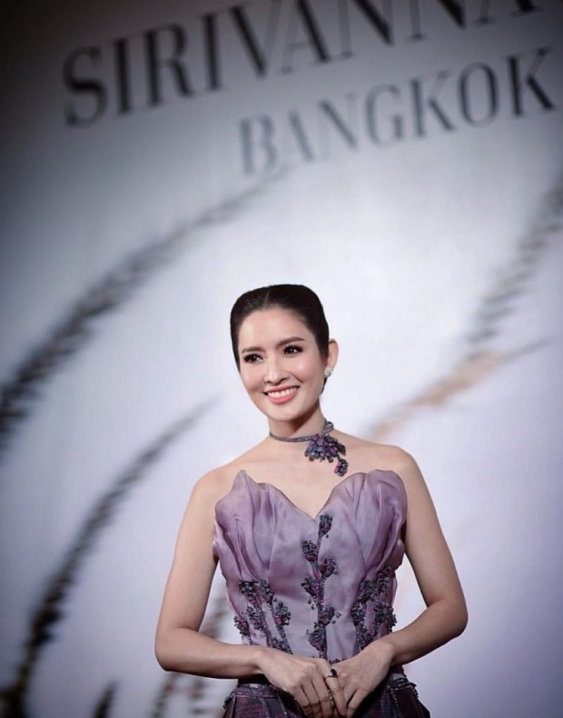 แอฟ ทักษอร งดงามดุงดั่งหงส์ ร่วมงานแฟชั่นโชว์ แบรนด์พระองค์หญิงสิริวัณณวรีนารีรัตน์