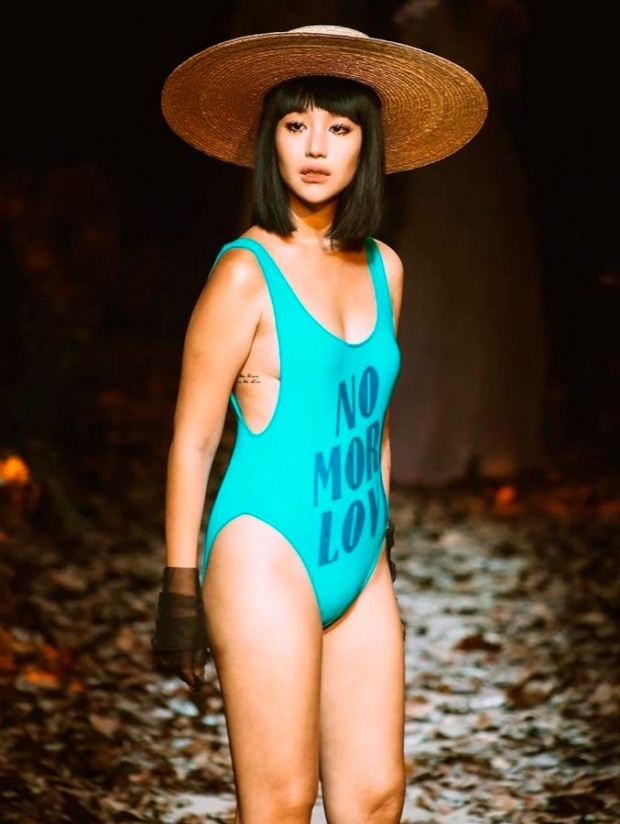 ประมวลภาพสาวเซกซี่สุดฮอต แนนโน๊ะ สวมชุดว่ายน้ำสีฟ้าบทเวทีแคทวอล์ค