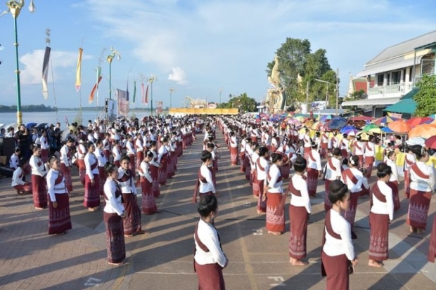 เปิดคลิป เบลล่า ราณี รำบวงสรวงบูชาพญานาค ร่วมกับชาวโพนพิสัย