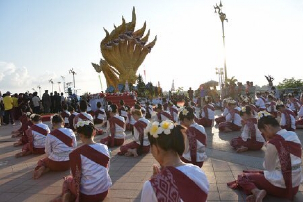 เปิดคลิป เบลล่า ราณี รำบวงสรวงบูชาพญานาค ร่วมกับชาวโพนพิสัย