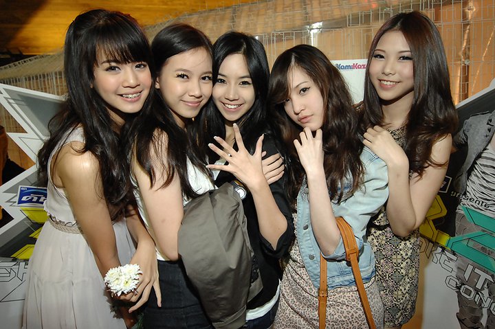 Pic: สาว ๆ กามิกาเซ่ ในคอนเสิร์ต 3.2.1