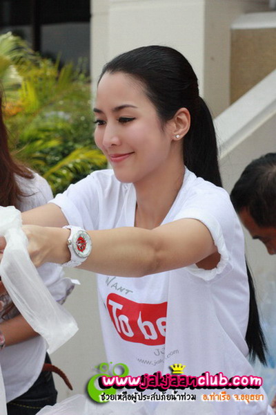 จั๊กจั่น อคัมย์สิริ ช่วยเหลือผู้ประสบภัยน้ำท่วม @ อยุธยา