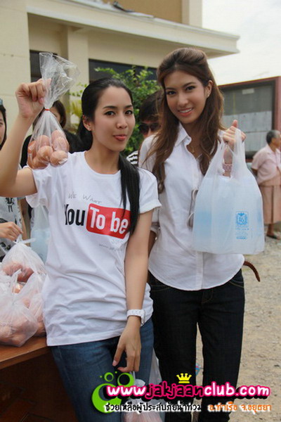 จั๊กจั่น อคัมย์สิริ ช่วยเหลือผู้ประสบภัยน้ำท่วม @ อยุธยา