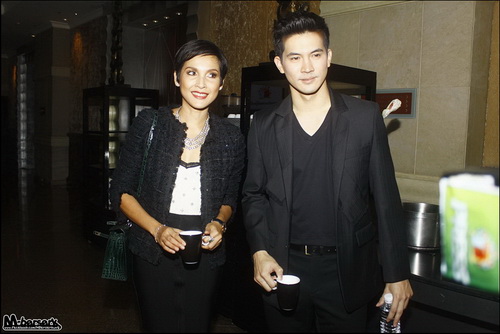 Pic: เปิดวิกบิ๊ก 3 รวมดาราชั้นนำ ประชันสวยหล่อ[2]