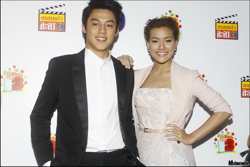 Pic: เปิดวิกบิ๊ก 3 รวมดาราชั้นนำ ประชันสวยหล่อ[2]