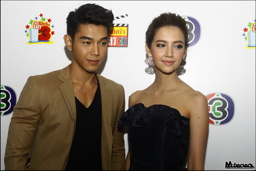 Pic: เปิดวิกบิ๊ก 3 รวมดาราชั้นนำ ประชันสวยหล่อ[2]