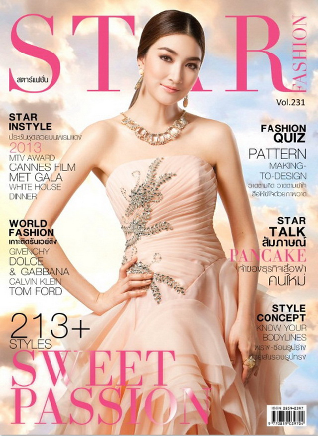 แพนเค้ก  ในชุดเดรสสวยชวนฝัน จาก  Star Fashion 