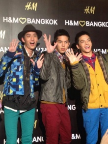 Pic : 3 หนุ่มฮอร์โมน พีช,ต่อ,มาร์ช กับท่าแอ็คหล่อเว่อร์