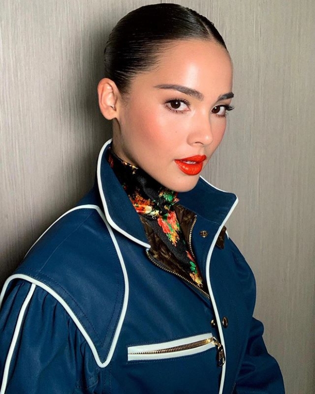 หันมุมไหนก็สวย!  ให้เต็ม 10 ลุคส์นี้ของ “ญาญ่า อุรัสยา” ในงานเดินแบบ   “Louis Vuitton” องศาไหนก็สวย