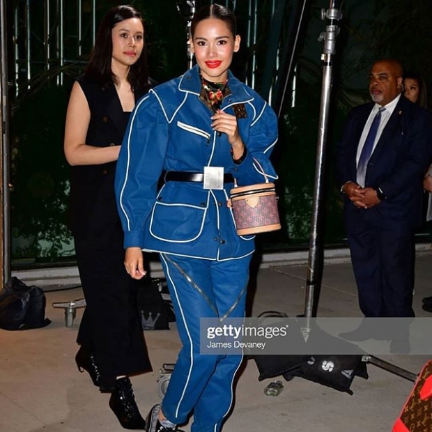 หันมุมไหนก็สวย!  ให้เต็ม 10 ลุคส์นี้ของ “ญาญ่า อุรัสยา” ในงานเดินแบบ   “Louis Vuitton” องศาไหนก็สวย