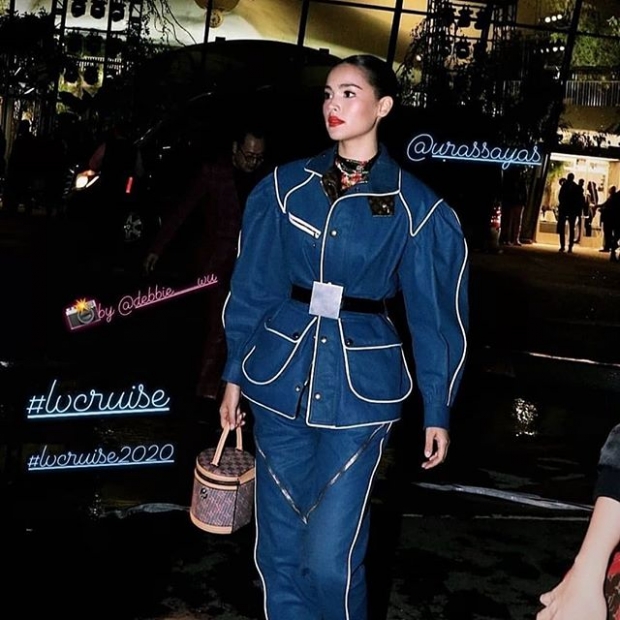 หันมุมไหนก็สวย!  ให้เต็ม 10 ลุคส์นี้ของ “ญาญ่า อุรัสยา” ในงานเดินแบบ   “Louis Vuitton” องศาไหนก็สวย