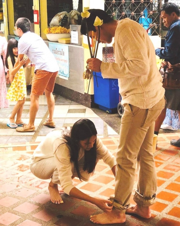 อิ่มบุญถ้วนหน้า! “ญาญ่า อุรัสยา” ควงหวานใจ “ณเดชน์ คูกิมิยะ” ไหว้พระเชียงใหม่ “พีคสุดคือสีเล็บ”