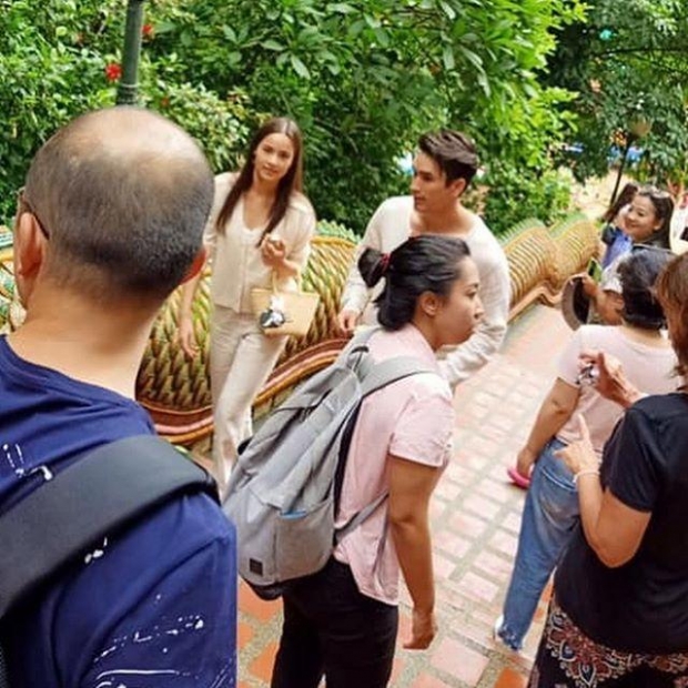 อิ่มบุญถ้วนหน้า! “ญาญ่า อุรัสยา” ควงหวานใจ “ณเดชน์ คูกิมิยะ” ไหว้พระเชียงใหม่ “พีคสุดคือสีเล็บ”