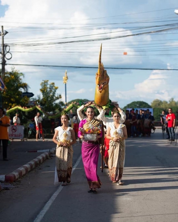 งามอีหลี! “นุ้ย เกศริน” สลัดคราบสาวสายบู๊ นุ่งผ้าไทยฟ้อนรำ ในงานกฐิน