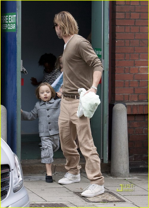 ภาพล่าสุดของครอบครัว Jolie - Pitt