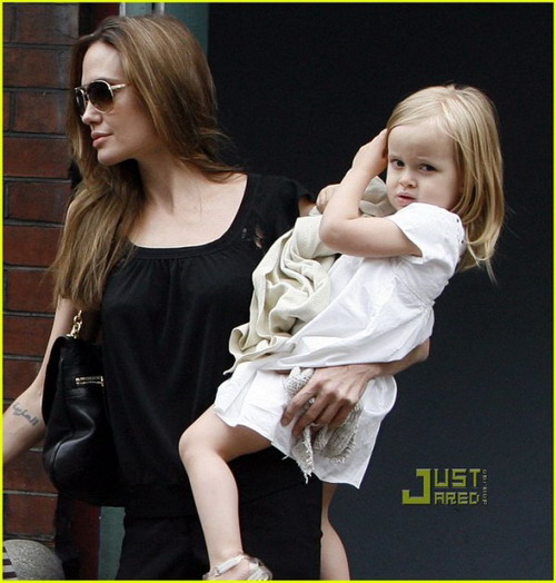 ภาพล่าสุดของครอบครัว Jolie - Pitt