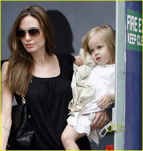 ภาพล่าสุดของครอบครัว Jolie - Pitt