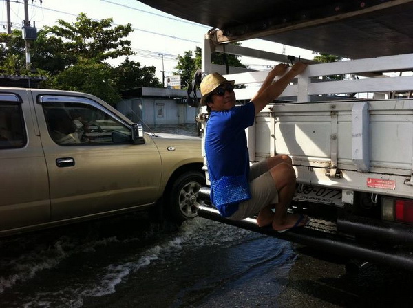 ฮา ๆ คลายเครียดน้ำท่วมกับ "โน๊ต อุดม"!!