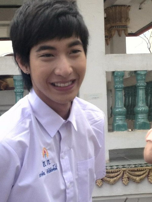 ต๊าย!ตาย!โตโน่แอ๊บแบ๊วใส่ชุดนักเรียนมัธยม!