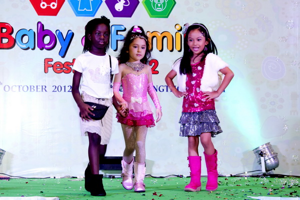 พิธีเปิดงาน Baby & Family Festival 2012