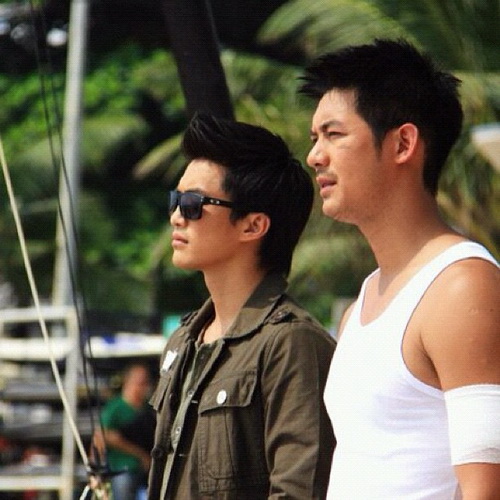 อ้ายเวียร์ กับเบื้องหลังกองละคร นักสู้มหากาฬ 