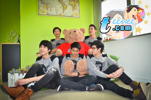 5 หนุ่มบอยแบนด์ “Mad Monkeys” @ TEENEE.COM