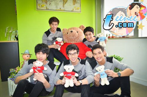 5 หนุ่มบอยแบนด์ “Mad Monkeys” @ TEENEE.COM