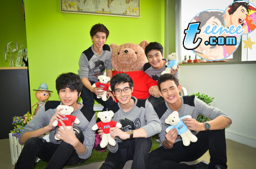 5 หนุ่มบอยแบนด์ “Mad Monkeys” @ TEENEE.COM